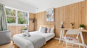 Steps to Mall & Train - Eplore with Ease - Prime Location in Seven Hills - Shared Bathroom - Image 2