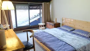 伴宅民宿，烟雨山水田园桂北生活，芦笛岩边，桃花江畔，百年老木屋三房大院山景房 - Image 2