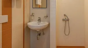 Urbanstay Service Appartment - Image 5