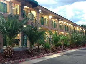 Crown Motel - Image 2