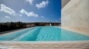 Beautiful Modern Penthouse with Pool and Sea View - Image 4