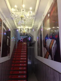 Happy Hotel - Image 2