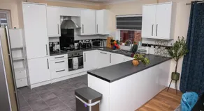 4 Bed Contractor House Free Parking Heathrow - Image 5