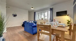 Spacious, Luxurious Cliffes - Image 5