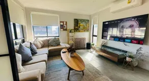 Delightful Austral Stay with AC and built-in wardrobe - Image 2