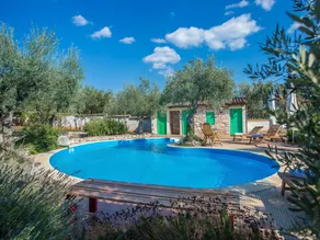 Quaint Holiday Home with Swimming Pool in Kaštelir - Image 5