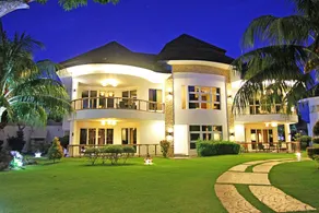Vida Homes Condo Resort - Image 5