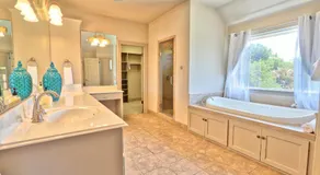 Driftwood Manor - Image 2
