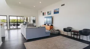 Pumicestone Paradise, Waterfront, sleeps 10, Meldale - Image 3