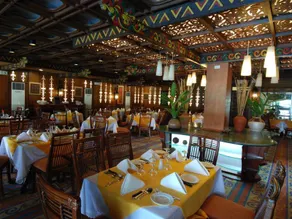 Oasis Hotel - Image 2