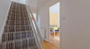 Bright 3 Bedroom House with Terrace 16 mins to Big Ben - Image 4