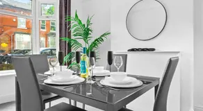 Stylish 3 Bed House - Garden - Parking - Netflix 181TA - Image 2