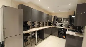 Triplex Hot Tub House with Private Garden - Image 3