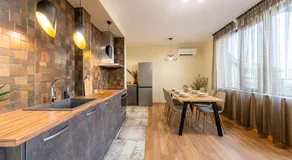 Three Lilies Apartments - Image 2