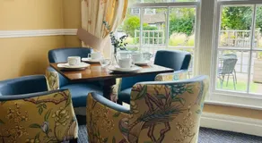 Crown & Cushion Hotel - Image 5