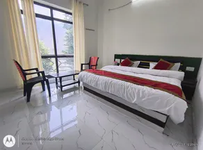 The Royal queen Hotel - Image 2