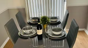 Lovely Modern 3 Bedroom Home with Private Garden & Large Driveway Fits 2 Vans Ideal for Contractors NHS & Long Term Stays Easy Access to M6, Walsall & City Centre - Image 4