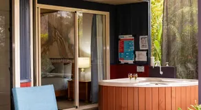 Lake Russell Lakeside Retreat - Image 4