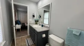Sunset Oasis - Beautiful 3BR with Serene Backyard near UF Stadium! - Image 5