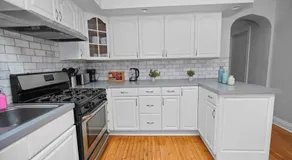 Modern 4BR Unit with Free Parking Near University of Illinois Chicago and Medical District - Image 4