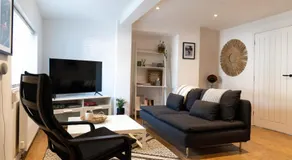 Bower Apartment - Image 2