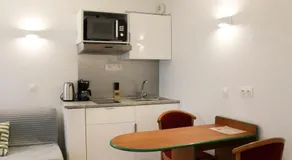 Charming bright studio in the heart of Paris - Image 4