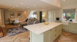 Netherdale House - Image 2