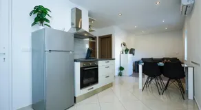 Apartmani Dalmacija - Modern Apartments 2 Min to Beach & Parking - Image 2