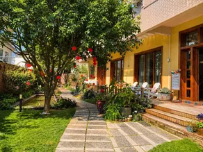Yangshuo Eden's Social Guesthouse - cozy garden coffee & night beers & near to yulongriver&Bespoke tour service - Image 3