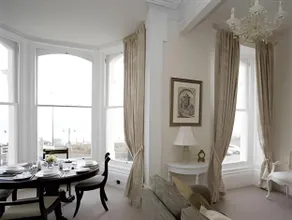 The Town House - Image 2
