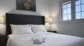 Luxury Modern Retreat Queen Bed Private Bath Smart Toilet Brand New - Image 2