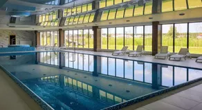 Cozy Studio with River View Spadochroniarzy with Parking & SPA by Noclegi Renters - Image 4
