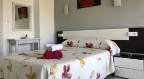 Dukes Habitaciones - Image 2