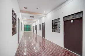 Hotel O by OYO Happy Hotel & Restaurant - Image 4