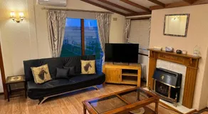 Huntersfield Chalet - Image 2