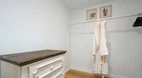 Bright & Modern Basement Apartment DT N'hood - Image 3