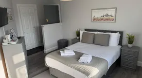 Riverside Studio Apartment - Image 5