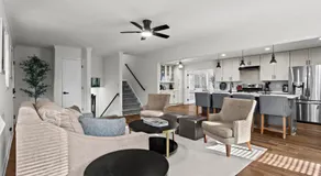 Chic & Comfy Stay Close to Everything - Image 2