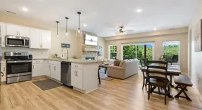 Lakeshore Getaway - Image 4