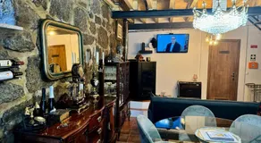 Casa vacanze 'Casa Romã' con vista sulle montagne, terrazza privata e Wi-Fi - Image 2