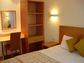 Sefton Express Hotel - Image 4