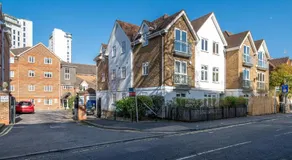 2 Bed Flat in Woking Central - Image 4