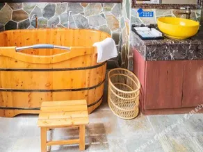 Kangding Renjia  Culture Theme Hotel - Image 3