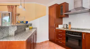 Spacieuse villa entièrement équipée avec terrasse, barbecue et jardin | Vue jardin | Adaptée au travail à distance - Image 5