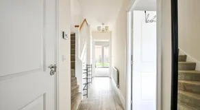 LUX Contractor & Family Haven - Parks x2, Sleeps 9 - Image 3