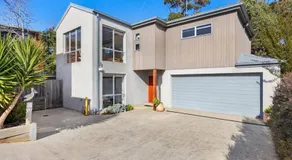 The Lake House - Image 4