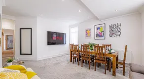 Luxury 4 Bedroom Apartment Southsea - Free Parking - Image 2