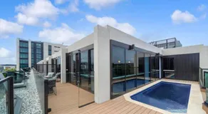 Canberra City - Parking - Self check-in - Pool - Image 3