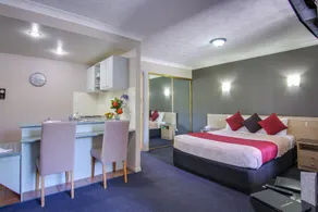 Albion Manor - Image 2