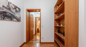 Host Wise - Rustic Bright Flat - City Centre - Image 5
